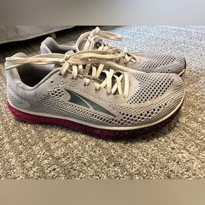 Altra escalante 9.5 wide.
